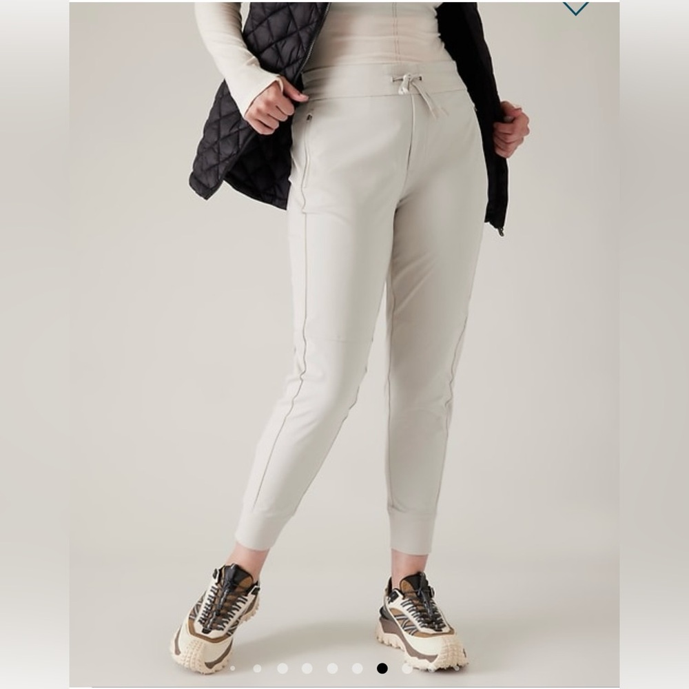 TREKKIE MID RISE LEGACY JOGGER, size 0. Very good condition 🌟
